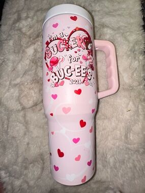 New 2026 Buc-ee’s VALENTINE’S DAY Tumbler  40oz With Handle Flawed UB142